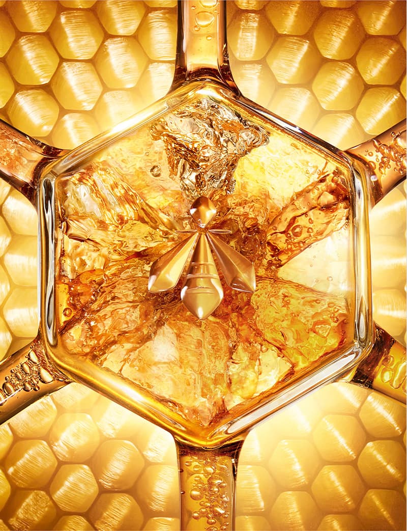 ABEILLE_ROYALE_Scalp_Hair_GUERLAIN_SPACEBAR_Photo_V01_79517e03d6.jpg