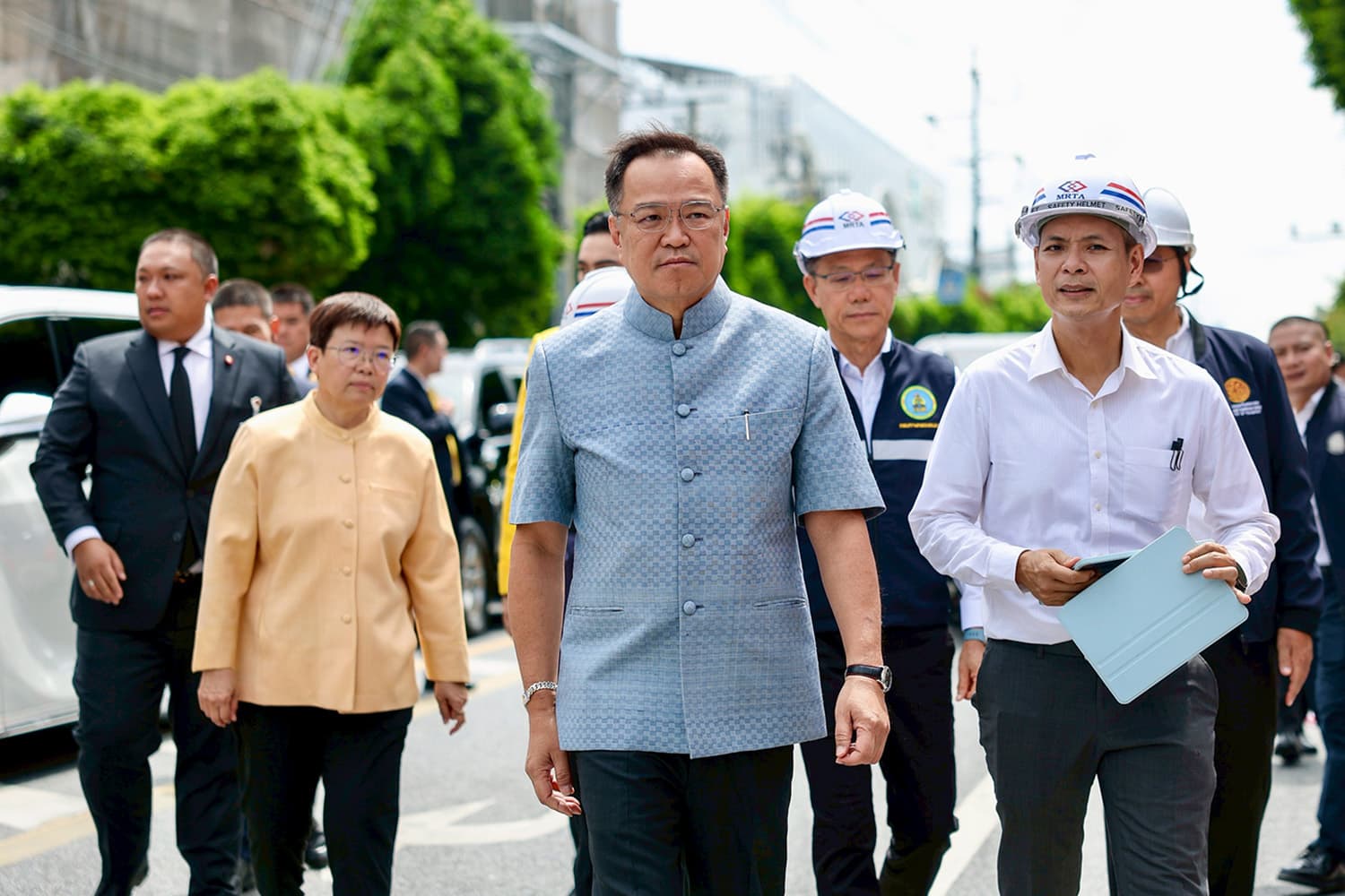 ต้องเคลียร์ให้ไวที่สุด ‘อนุทิน’ ติดตาม ‘ถนนทรุด’ ก่อนเข้าทำเนียบฯ