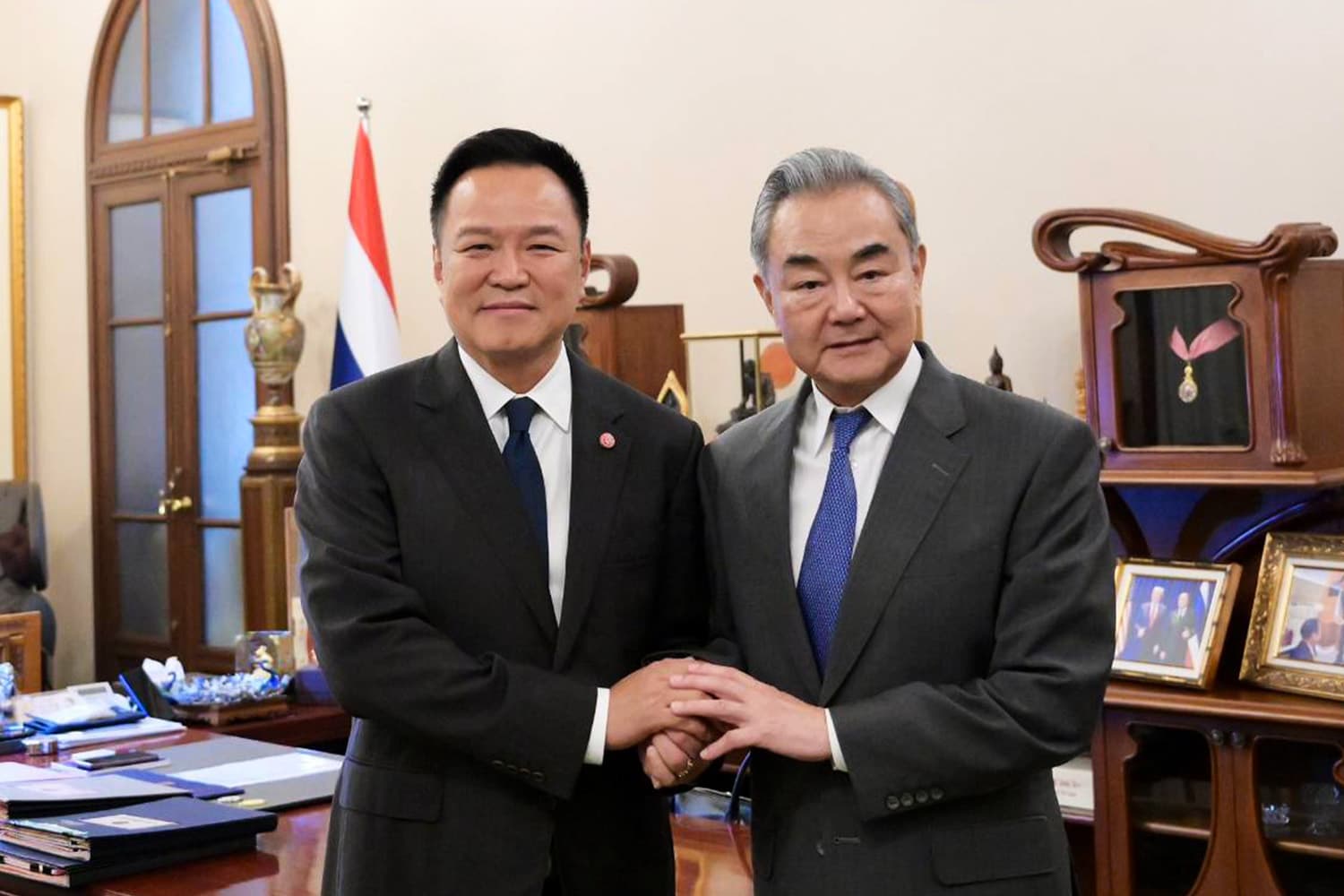 จีนอาสากาวใจ เผยกัมพูชาไม่อยากรบแล้ว อนุทิน ย้ำฟื้นไมตรีได้แต่ต้องมีกติกา