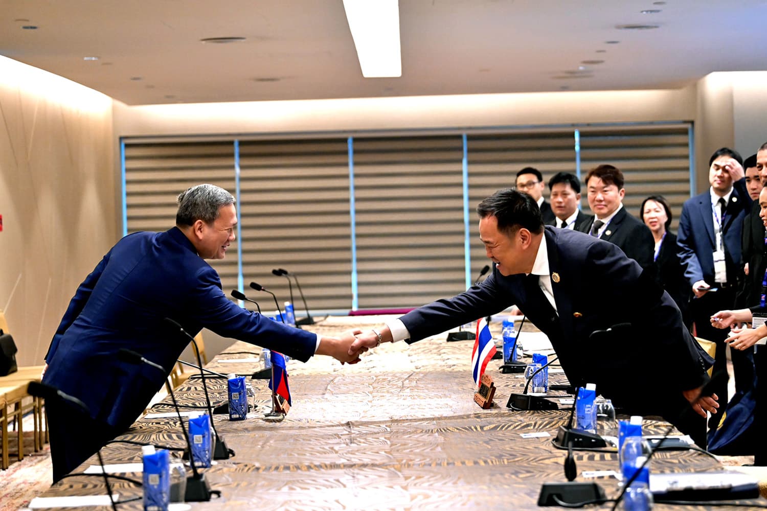 ‘อนุทิน-ฮุน มาเนต’ เห็นพ้องเพิ่มสื่อสาร ‘ทางการทูต’ ย้ำหลัก ‘จริงใจ-สุจริตใจ’