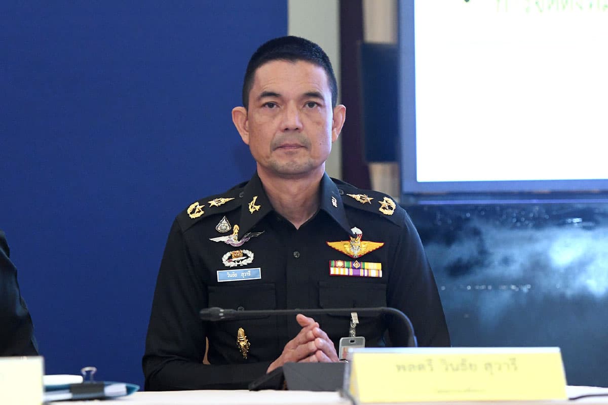 พล.ต.วินธัย สุวารี โฆษกกองทัพบก 