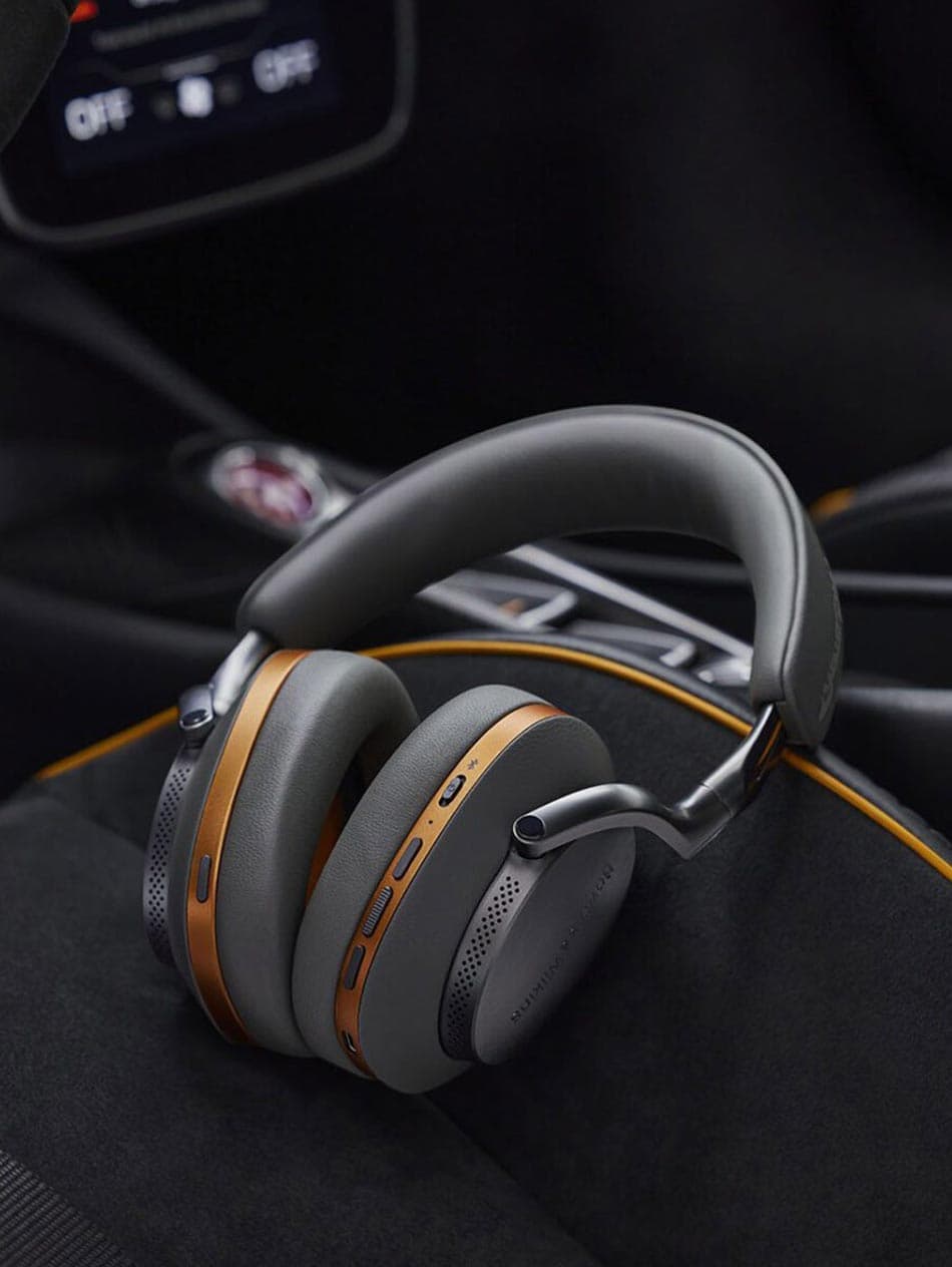 Bowers_Wilkins_Mc_Laren_Automotive_headphone_SPACEBAR_Photo01_c0bf72fdc0.jpeg
