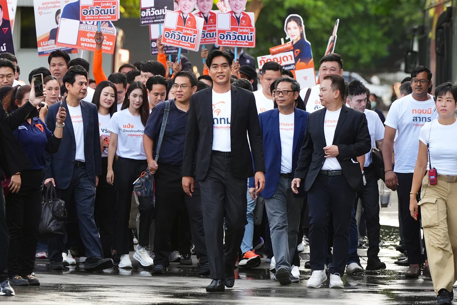 Photo Story : 'ดร.โจ' ‘ผู้ว่าฯ-สก.ปชน.’  ลดความเหลื่อมล้ำ เปิดประตูสู่โอกาส