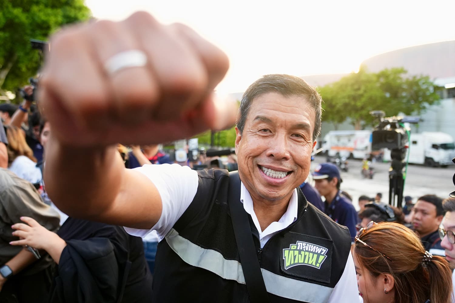 Photo Story : ‘ชัชชาติ’ ปั่นจักรยาน ลุยสมัคร ‘ผู้ว่าฯ กทม.’ สมัยสอง