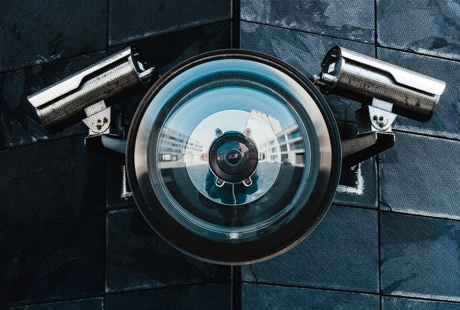 Check_hotel_room_for_spy_cameras_SPACEBAR_Thumbnail_68b5fc3f9f.jpeg