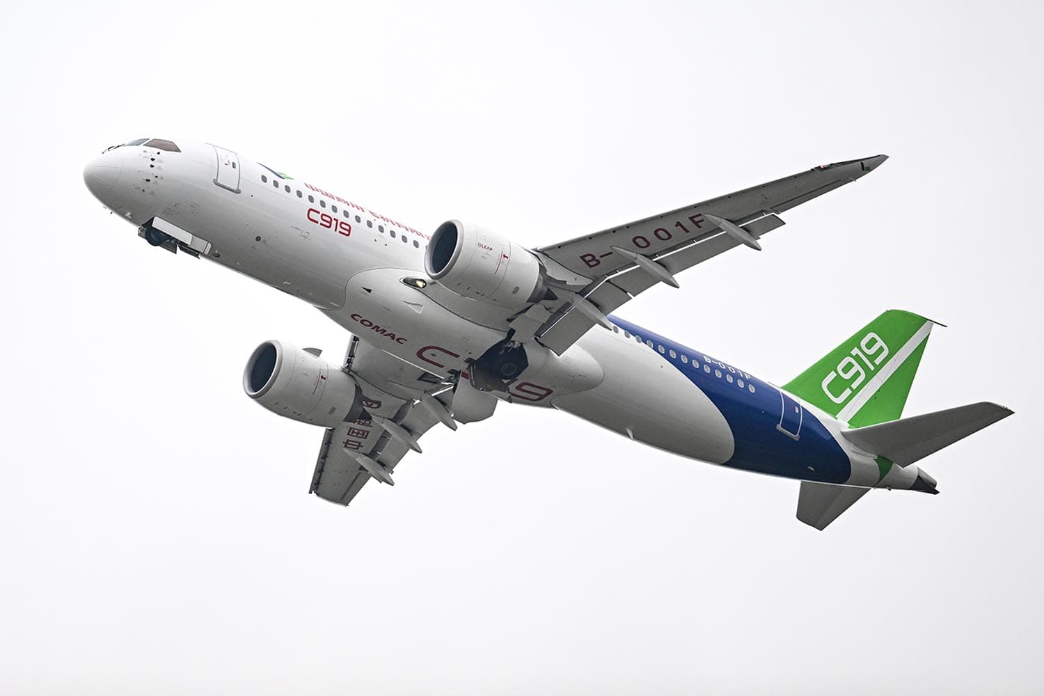Chinas_first_ever_large_homegrown_airliner_delivered_SPACEBAR_Hero_859838ac7f.jpeg