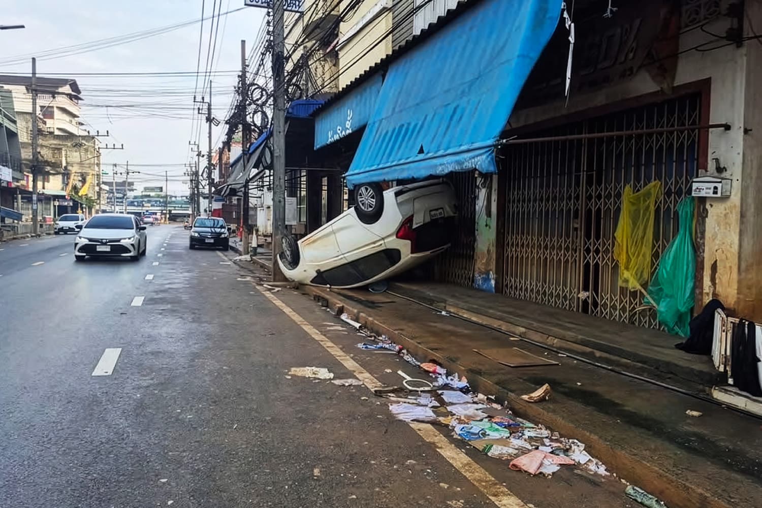อุทกภัย 9 จังหวัดภาคใต้ ระดับน้ำเริ่มลดลงบางจุดแล้ว ที่สงขลา พัทลุง และสุราษฎร์ธานี