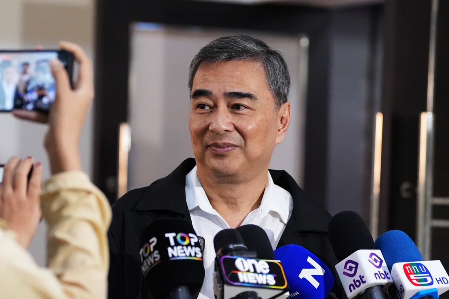 ‘อภิสิทธิ์’ เผย ‘ปชป.’ มีมติร่วมลงชื่อตรวจสอบ ‘ป.ป.ช.’ ปมตีตก ‘คดีศักดิ์สยาม’