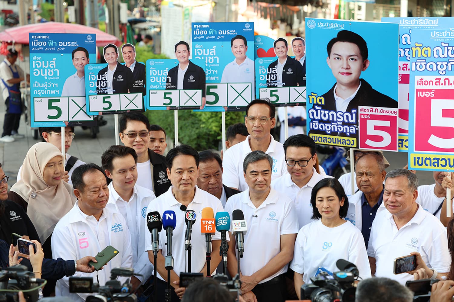‘อนุชา’ เมินโพลหนุนเชียร์ ‘กลุ่มอิสระ’ ลั่นจะทำให้คนรัก ‘ปชป.’ กลับมา
