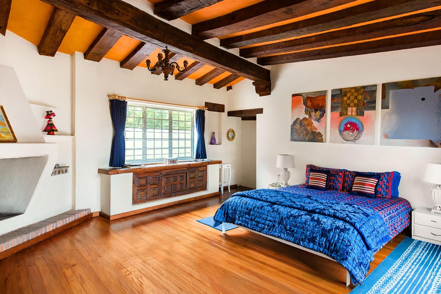 Economy_Airbnb_Airbnb_Rooms_Travel_Tourist_Rooms_SPACEBAR_Hero_a8ef18d117.jpeg