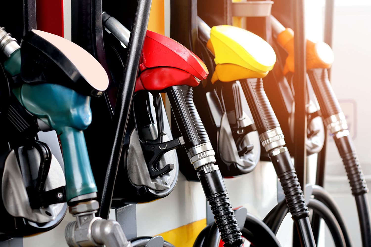 Economy_Reduce_gasoline_tax_by_1baht_for_3_months_SPACEBAR_Hero_76fbce6989.jpg