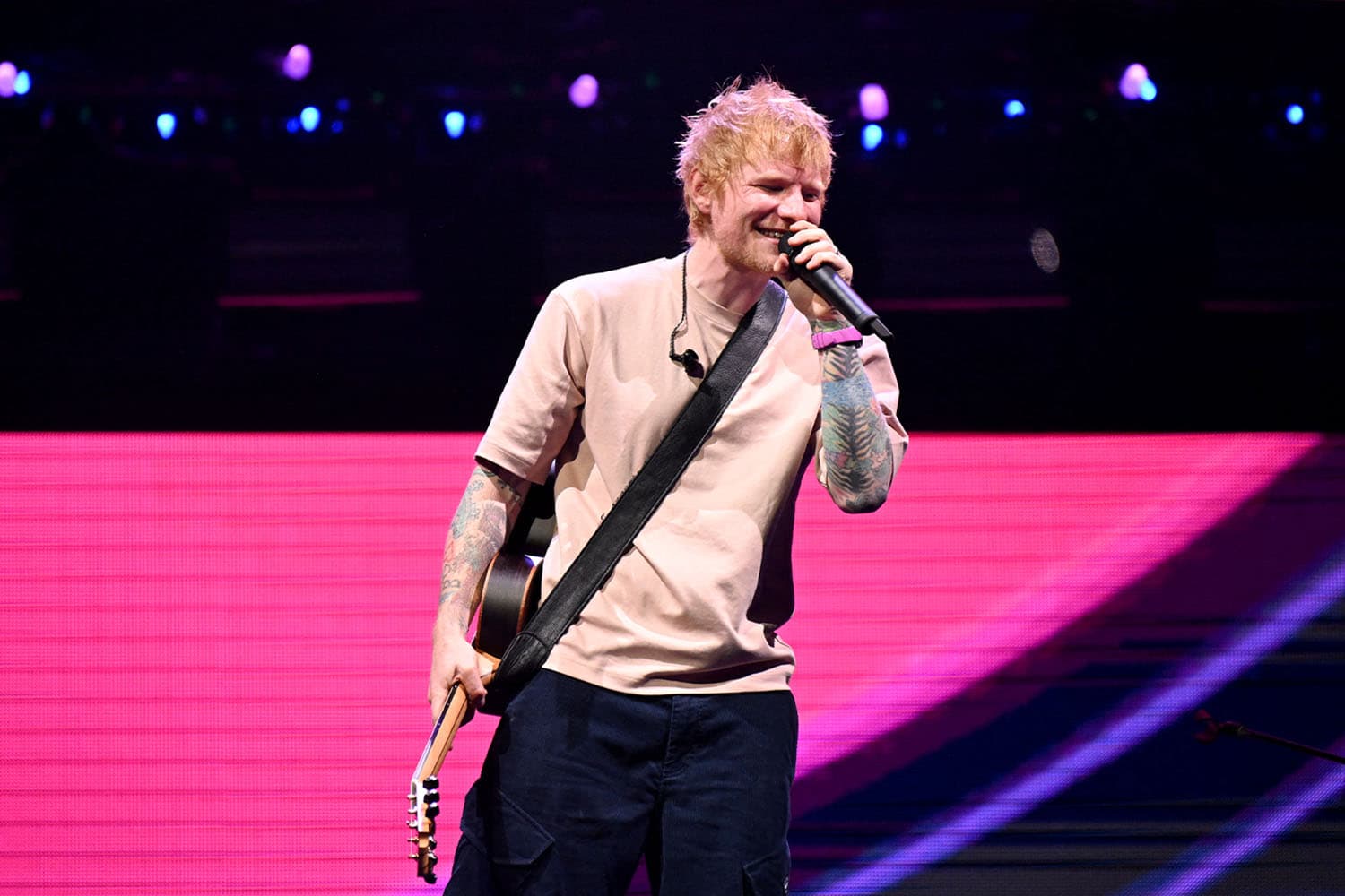 Ed Sheeran เผยเหตุผลที่เขาไม่มีมือถือใช้มาตั้งแต่ปี 2015 โดยทั้งหมดเริ่มจากคดีฟ้องร้อง 100 ล้านดอลลาร์