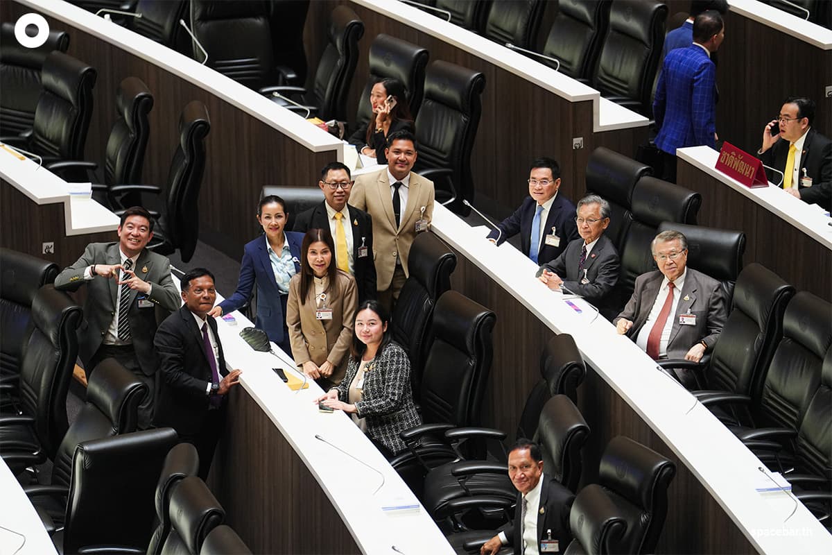 First-day-of-parliamentary-session-SPACEBAR-Photo05.jpg