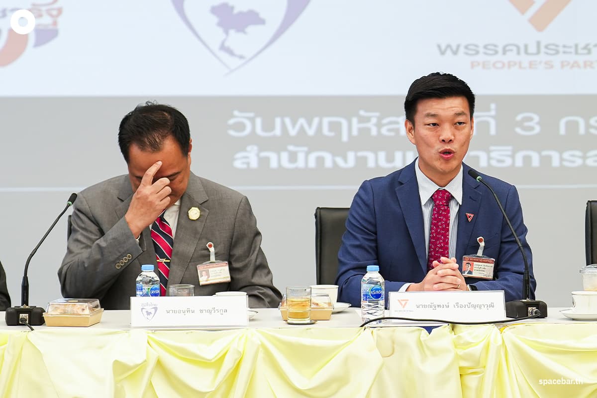 First-meeting-of-the-opposition-parties-Anutin-SPACEBAR-Photo02.jpg