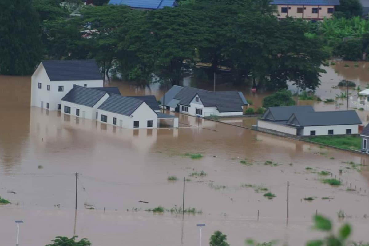 Flood_situation_in_many_northern_provinces_SPACEBAR_Photo01_09862a806e.jpg