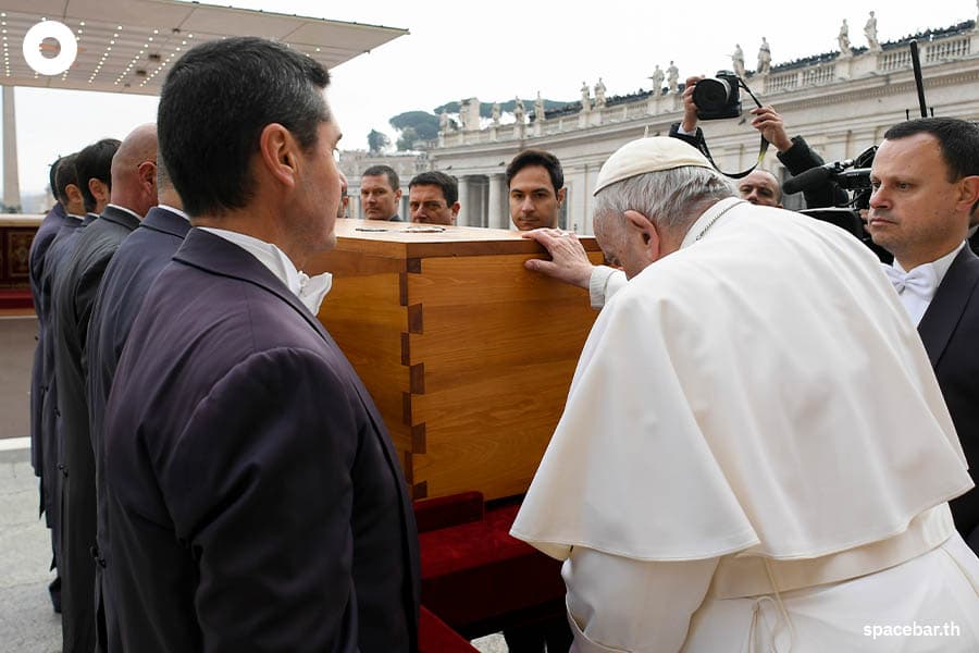 Funeral_for_predecessor_Benedict_XVI_SPACEBAR_Photo06_355b571cf2.jpeg