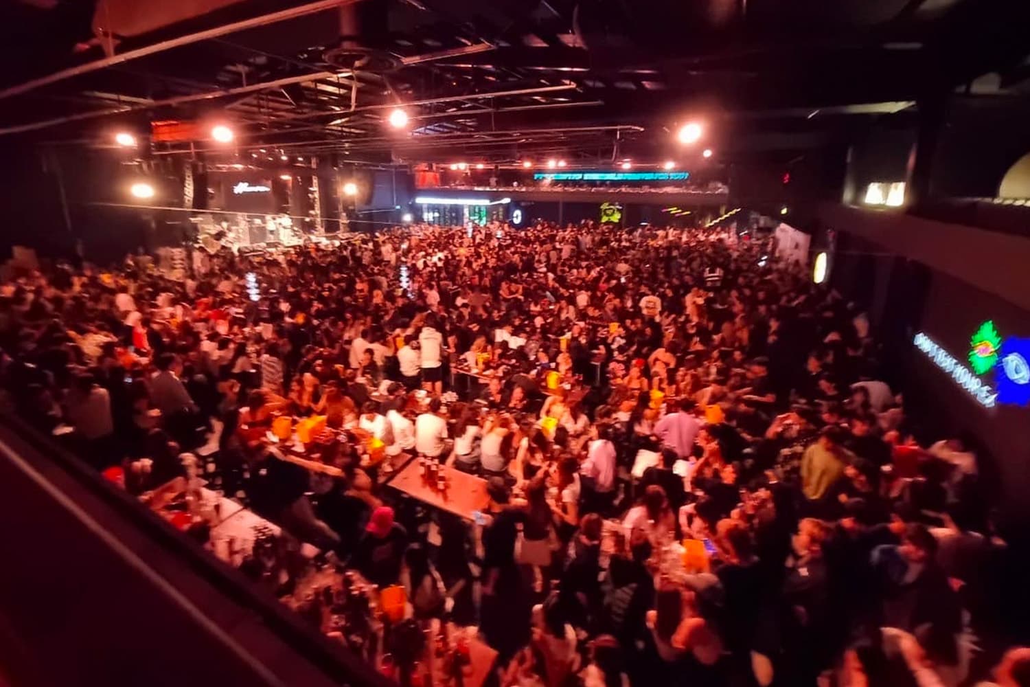 Interior_Deputy_District_Chief_Rangsit_Pub_SPACEBAR_Hero_870299a88d.jpg