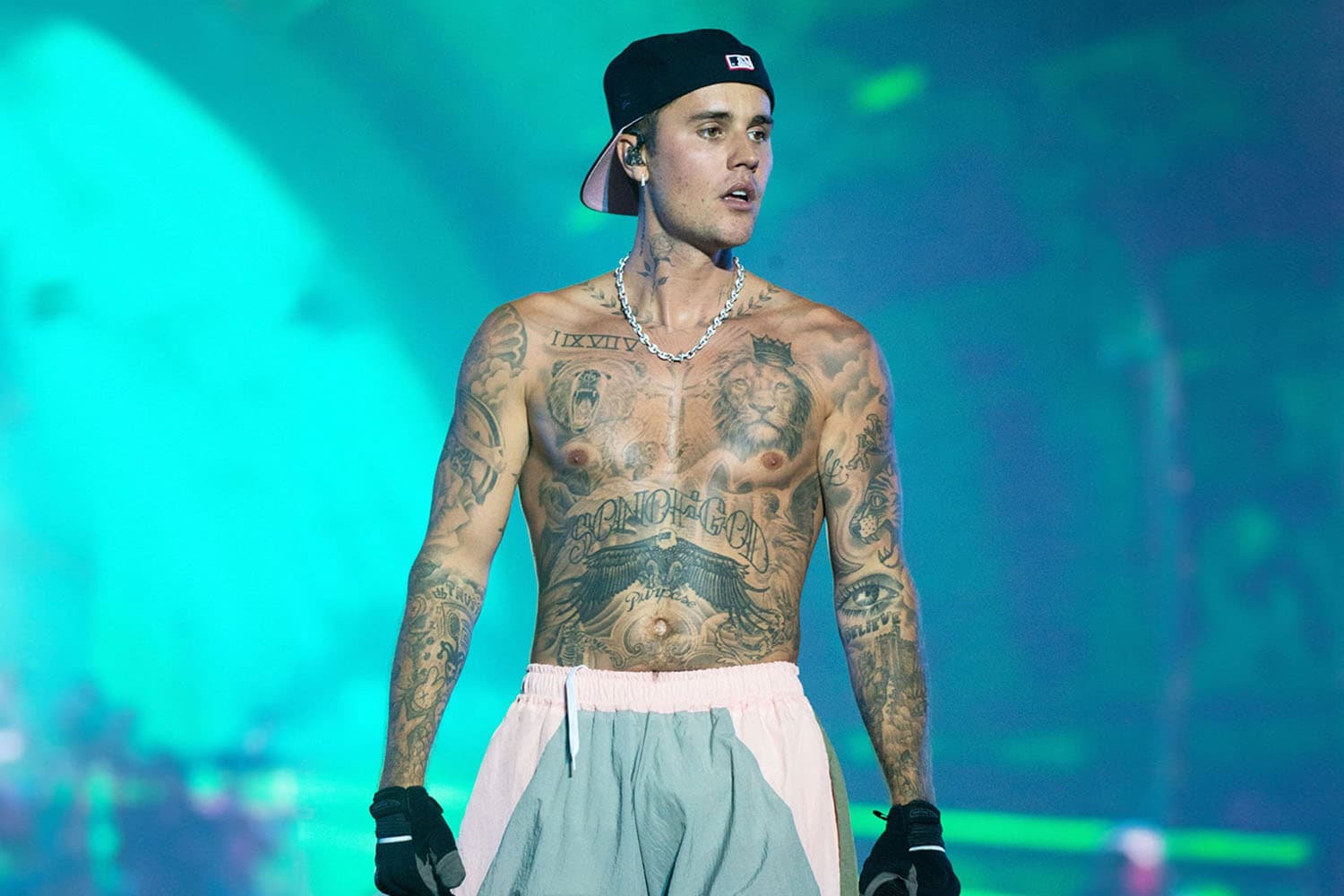 Justin_Bieber_Rumor_SPACEBAR_Hero_ff48d8e9ea.jpg