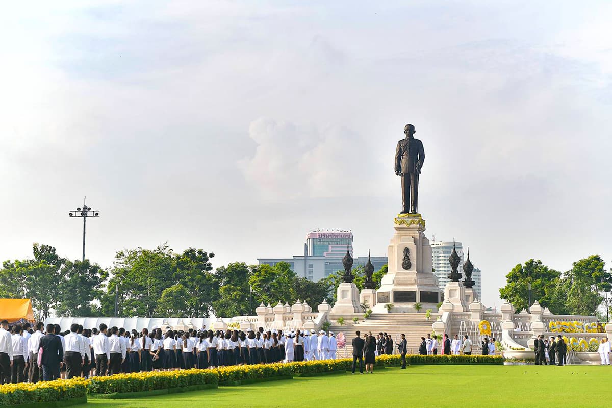 King-Bhumibol-Adulyadej-13Oct25-SPACEBAR-Photo03 (1).jpg