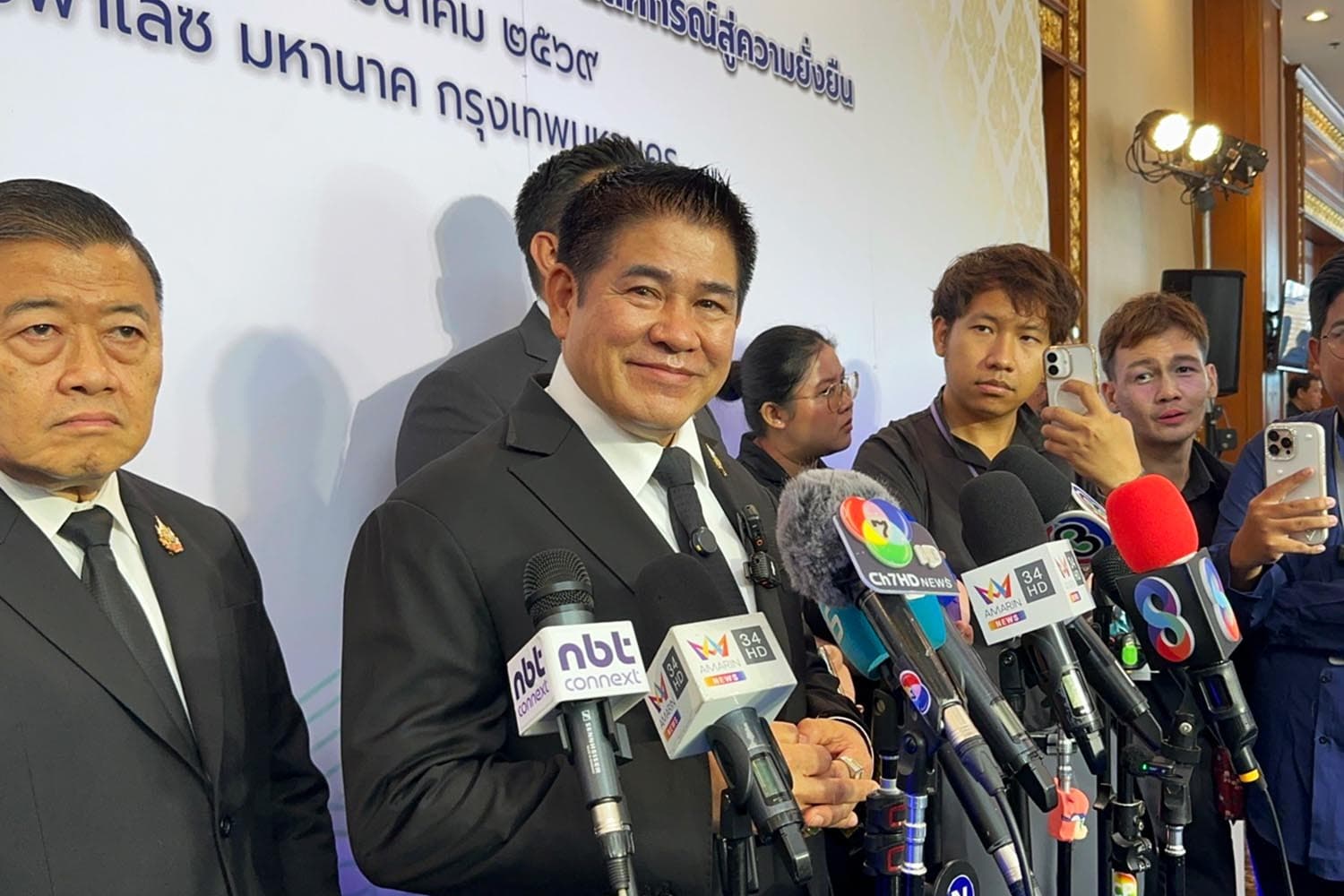 ‘ธรรมนัส’ พร้อมจับมือ ‘ปชน.’ เป็นฝ่ายค้าน ยังไม่คุย ‘อนุทิน’ ปัดตอบ สะบั้น ‘ภูมิใจไทย’