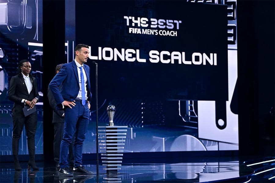 Messi_men_player_award_by_FIFA_The_Best_2022_SPACEBAR_Photo02_dc8d273527.jpeg