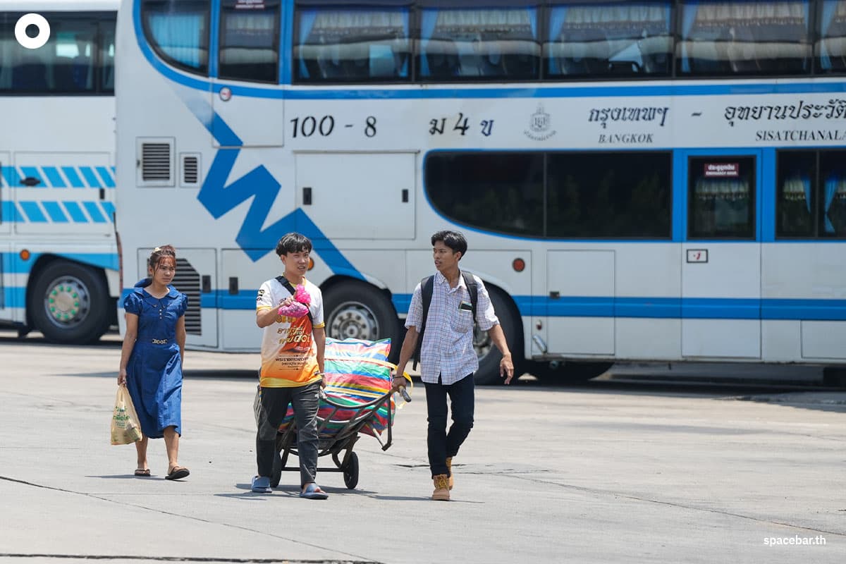 Mo_Chit_and_People_return_to_Bangkok_SPACEBAR_Photo01_5896274004.jpg