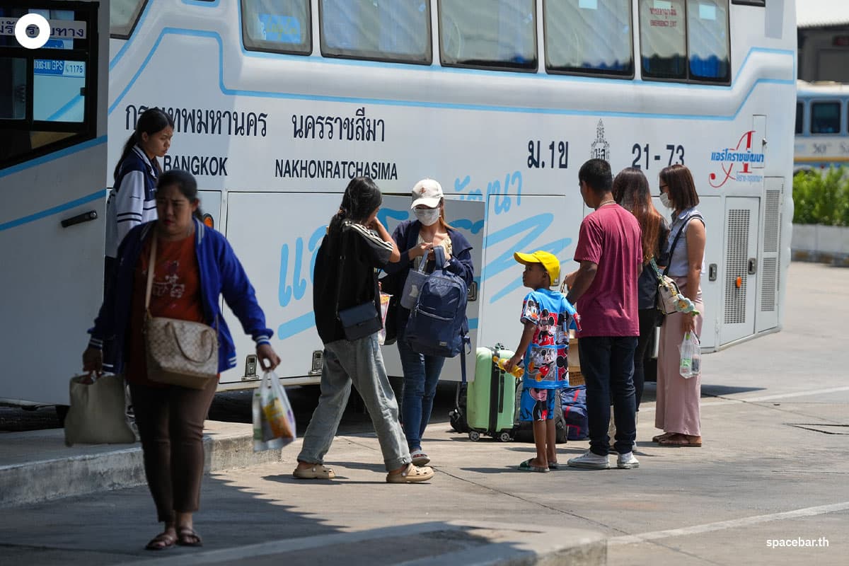 Mo_Chit_and_People_return_to_Bangkok_SPACEBAR_Photo03_c8086590d5.jpg