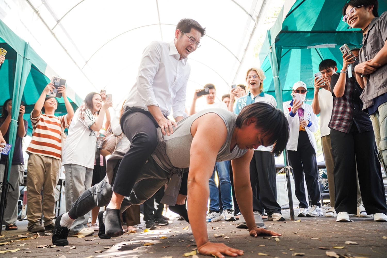 ‘เต้ 007’ ตระเวน ‘วิดพื้นหาเสียง’ ฟิตแลกเพิ่มเงินเดือน - ผ่านด่าน กกต. หรือไม่ ?