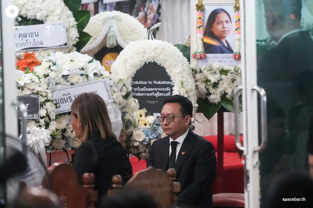 Netiphon_pray_for_funeral_one_day_SPACEBAR_Photo02_c2331bdbf6.jpg