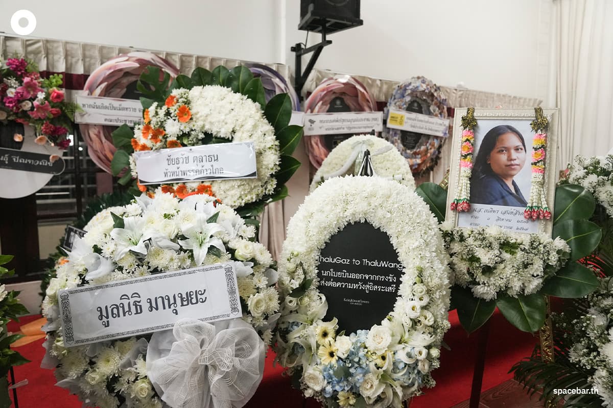 Netiphon_pray_for_funeral_one_day_SPACEBAR_Photo11_e7cf8e9a4d.jpg