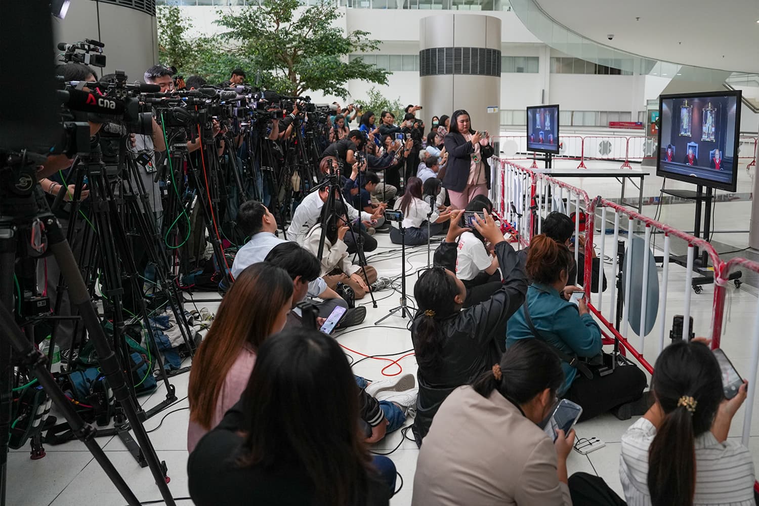 Photo Story : เกาะติดสถานการณ์ การไต่สวน ‘อิ๊งค์’ ปม ‘คลิปเสียงฮุนเซน’