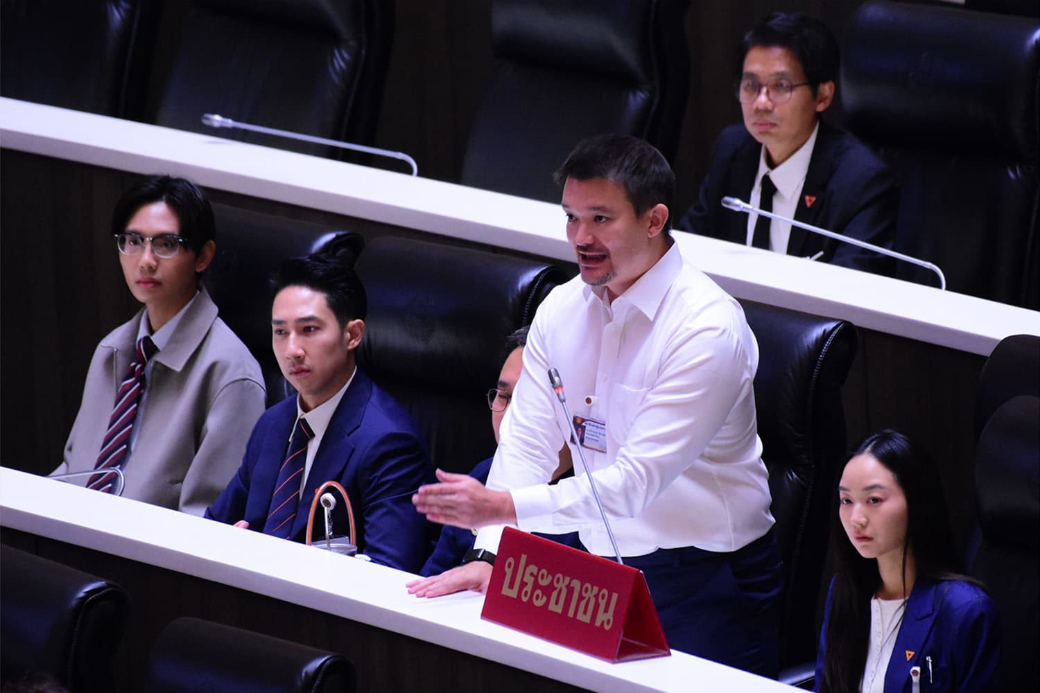 ‘4 พรรคการเมือง’ เสนอญัตติด่วน ถกปัญหาฝุ่น PM  2.5