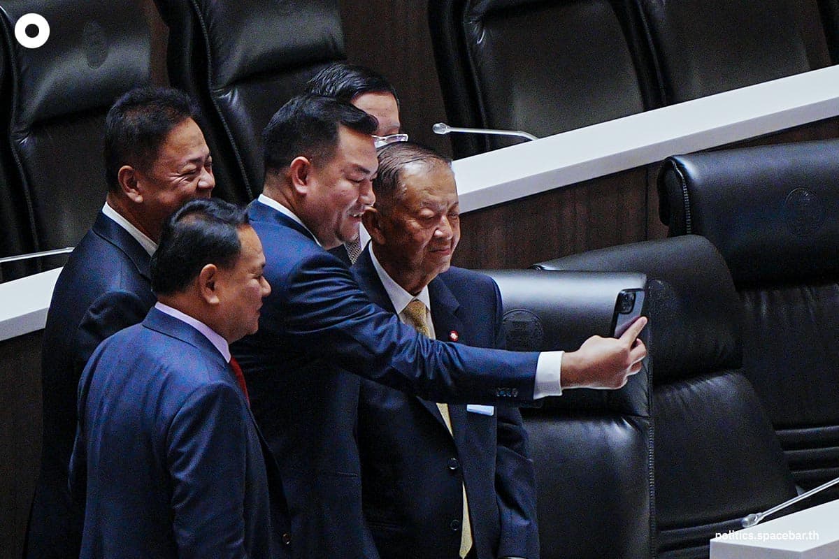 Parliament_First_Day_2023_everyone_so_happy_SPACEBAR_Photo03_9d89194ece.jpeg