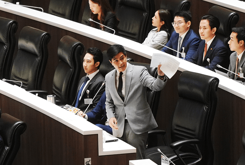 Photo Story ประท้วงวุ่น ‘ปชน.’ รุมงบ 'กกต.' ขณะ 'ภท.' แจงไม่ใช่พวกเดียวกัน