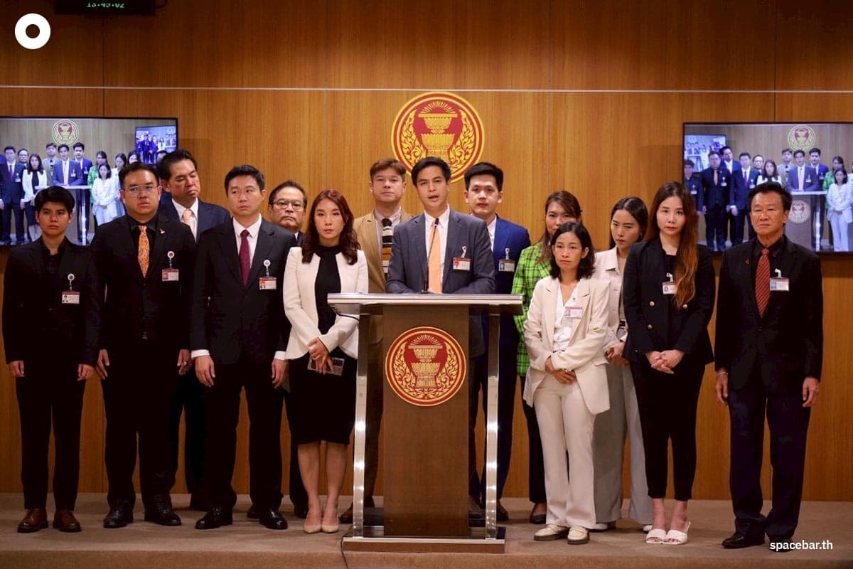 People's-Party-submits-request-to-amend-the-constitution-SPACEBAR-Photo03.jpg