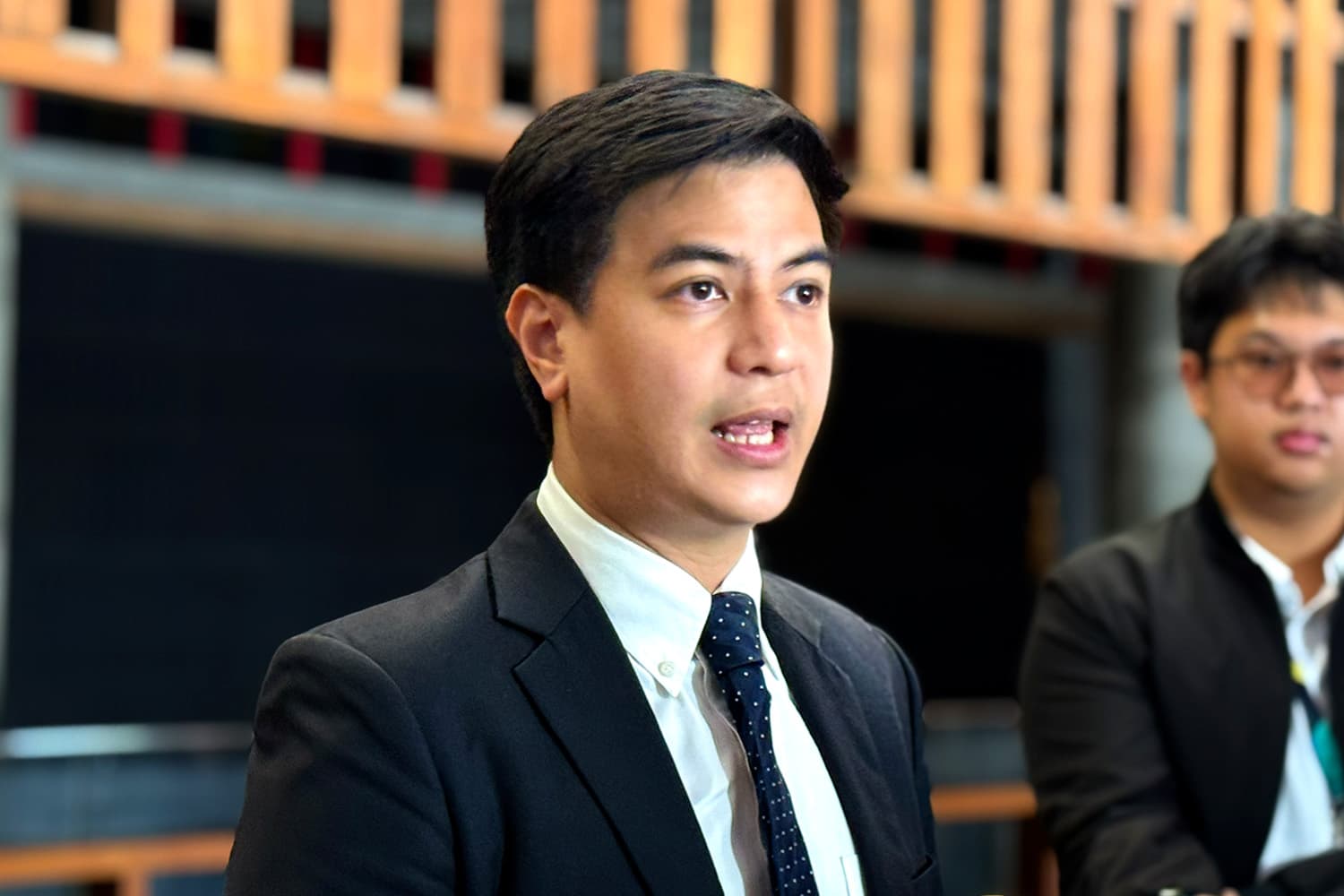 ‘พริษฐ์’ ดักคอ ‘โสภณ’ อย่าซ้ำรอย ‘วันนอร์’ ปัดตกคำร้อง เข้าชื่อสอบ ‘ป.ป.ช.’