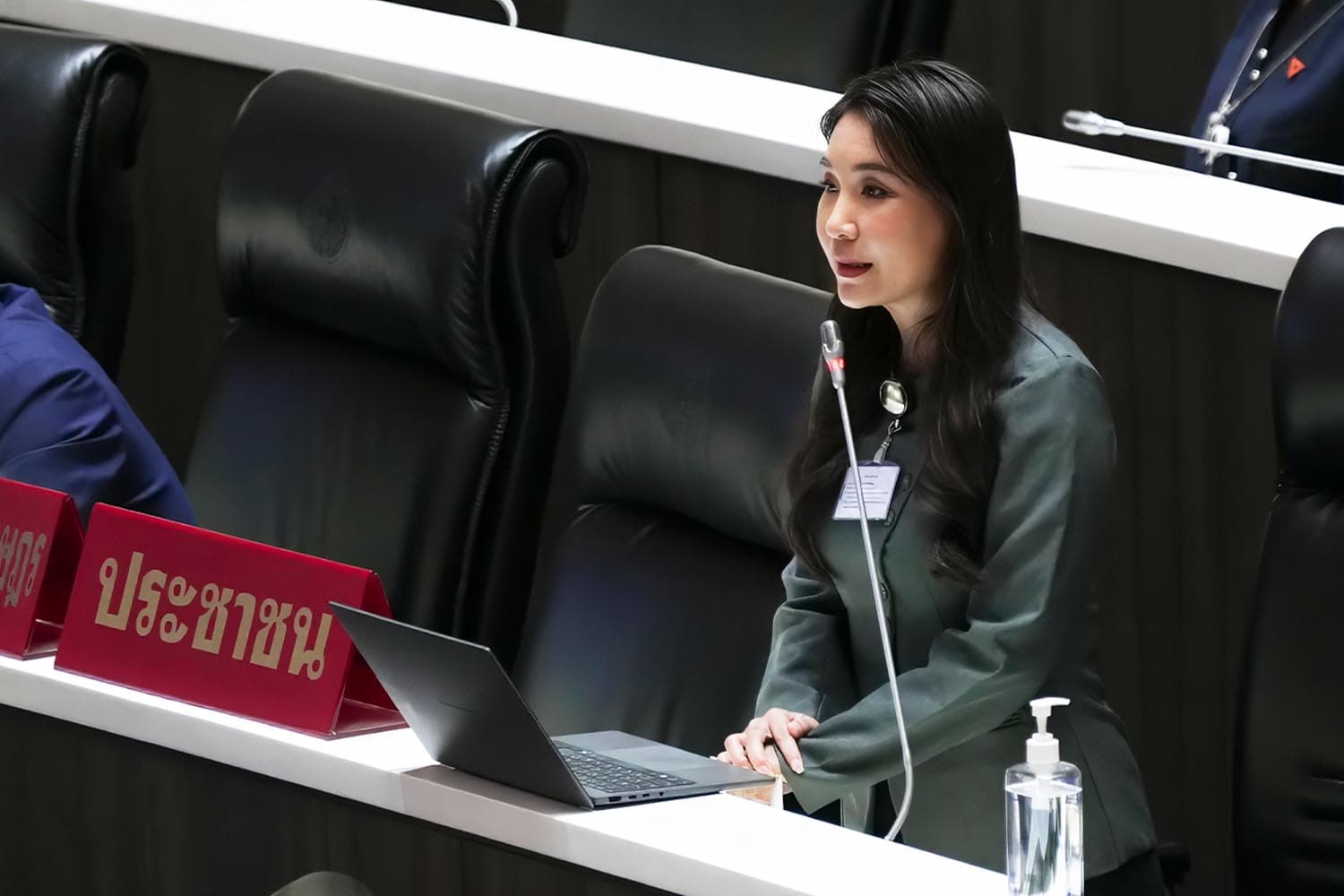 ‘ศิริกัญญา’ อัด ‘รัฐบาล’ งบ 70 ทำนโยบายหาเสียงไม่เป็นไปตามคำประกาศ