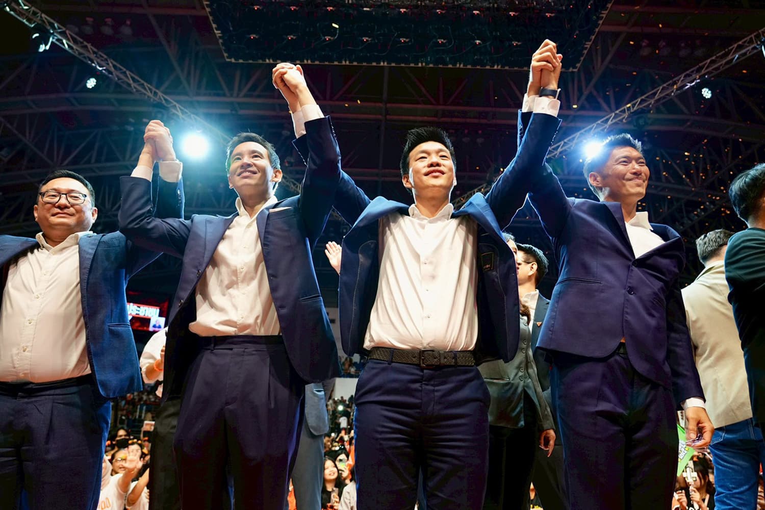 ลุ้นนัดฟัง ‘คดี 44 สส. พรรคส้ม’ ตรงวันเลือก ‘กก.บห.’ ชุดใหม่