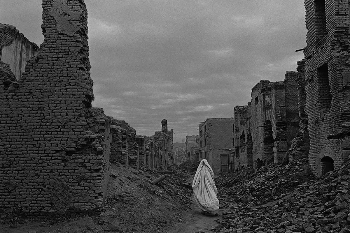 Photo_Story_James_Nachtwey_Memoria_Exhibition_SPACEBAR_Photo03_99e39a9e0a.jpeg