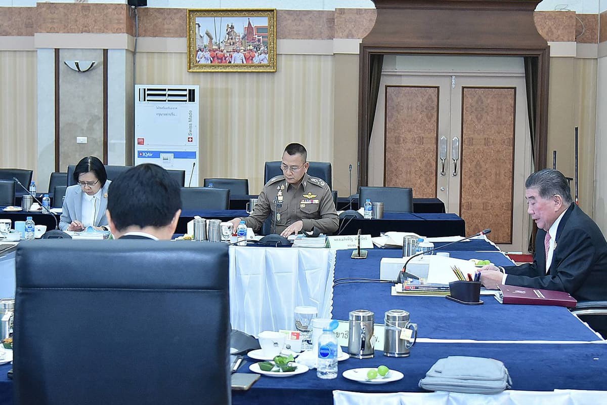 Phumtham-postpones-police-appointments-SPACEBAR-Photo04.jpg