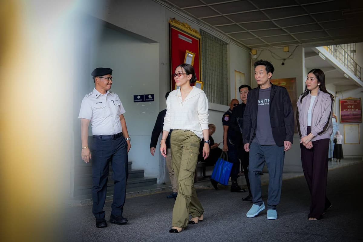 Pinthongtharn-Panthongtae-visits-Thaksin-SPACEBAR-Photo01.jpg