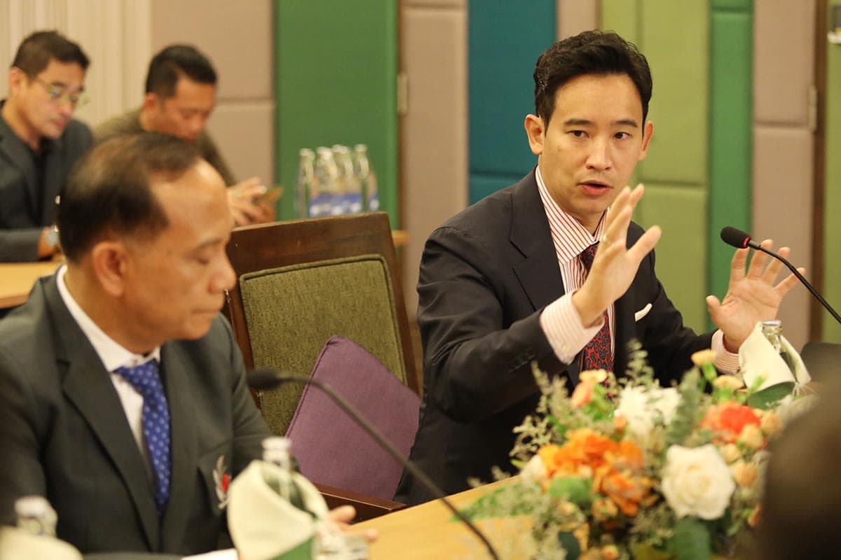 Pita_Discuss_with_Tourism_Council_of_Thailand_SPACEBAR_Photo01_b7054f4536.jpeg