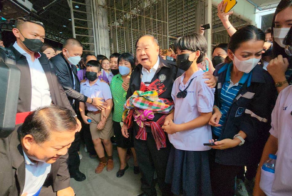 Prawit_and_company_went_to_Pathum_Thani_SPACEBAR_Thumbnail_a078c445af.jpeg