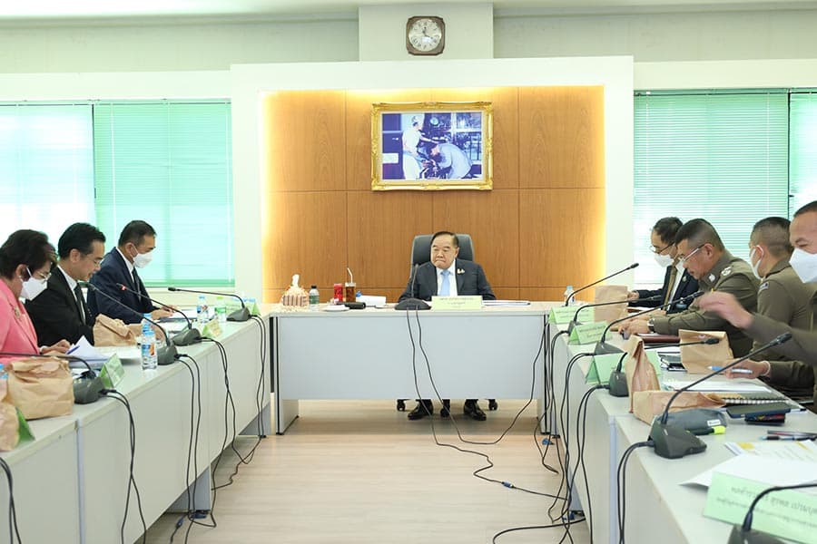 Prawit_monitors_and_eliminates_online_fraud_SPACEBAR_Photo02_9cc2719b6c.jpeg