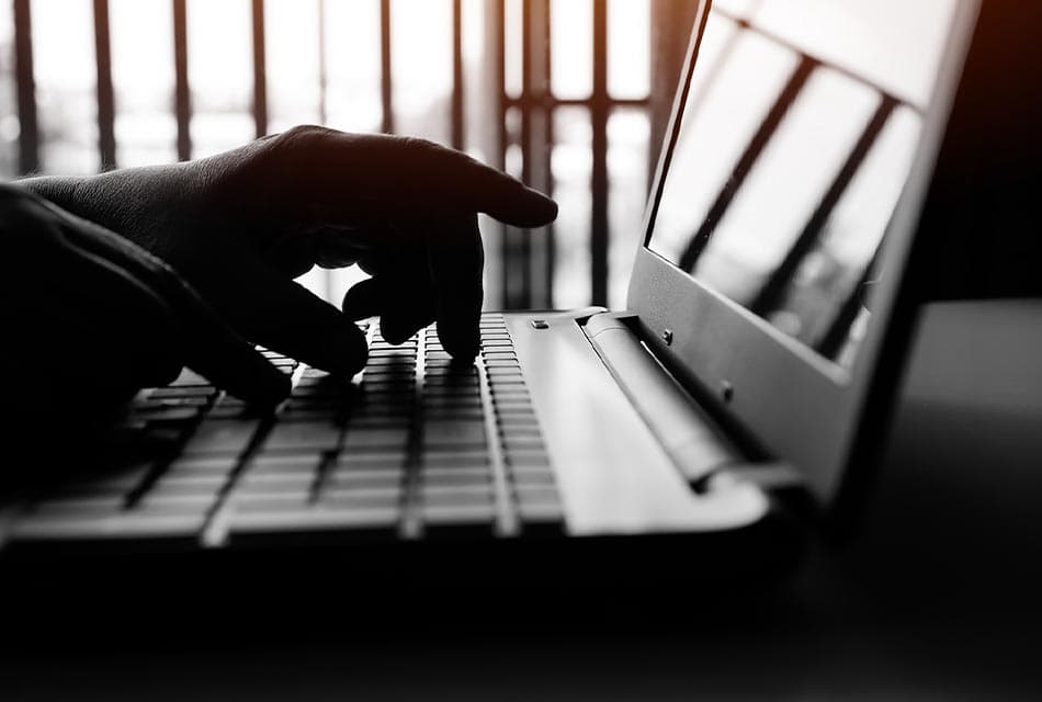 Prawit_monitors_and_eliminates_online_fraud_SPACEBAR_Thumbnail_f66cdfcddf.jpeg