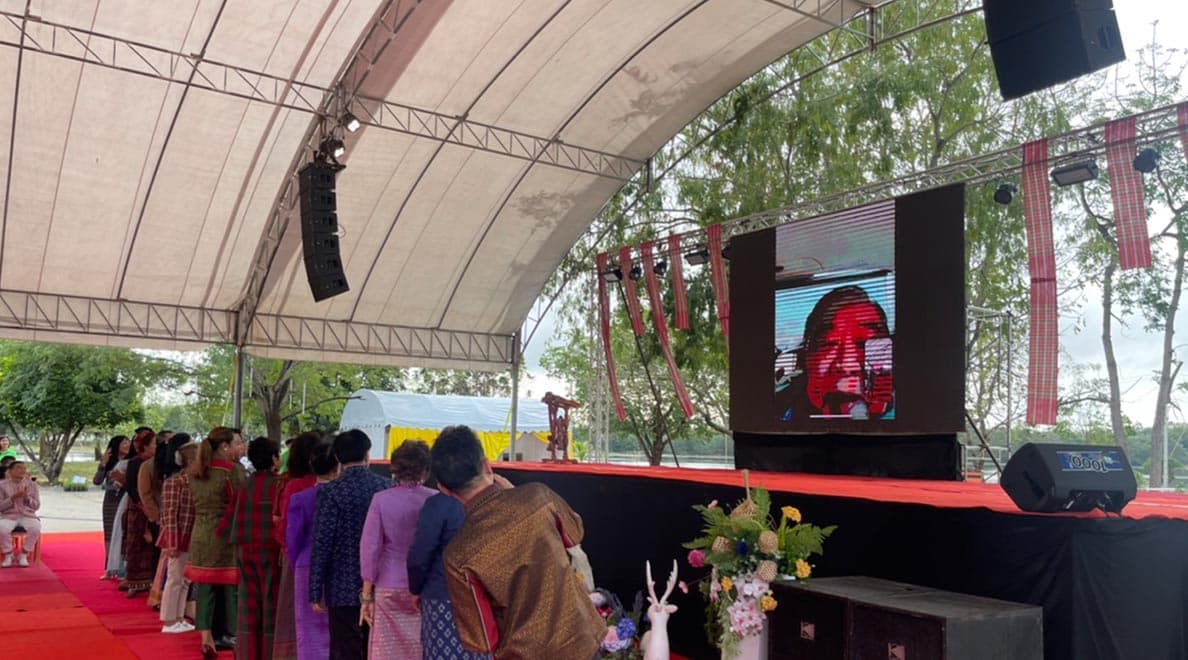Prawit_video_call_to_an_event_in_Maha_Sarakham_SPACEBAR_Hero_df2a05ce09.jpeg