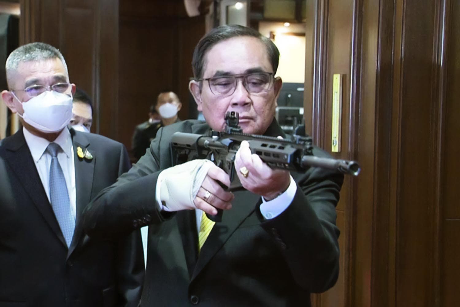 Prayut_commanders_distance_Election_SPACEBAR_Hero_b00128219e.jpeg