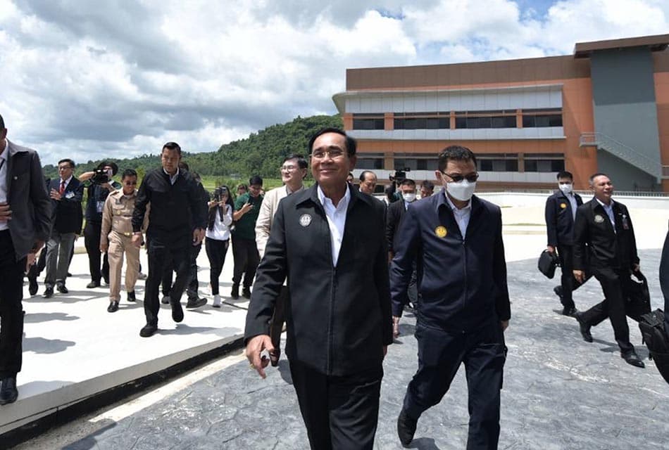 Prayut_doesn_t_answer_politics_says_No_politic_SPACEBAR_Thumbnail_5899f83c84.jpeg