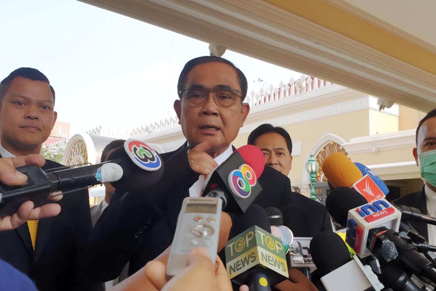 Prayut_not_competing_in_landslides_SPACEBAR_Hero_1a02d1de64.jpeg