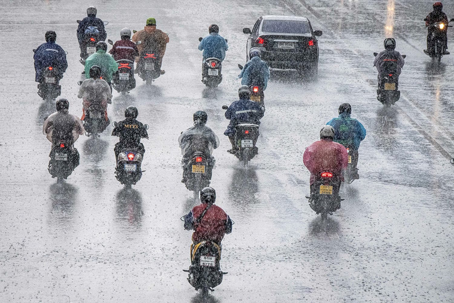 Rain_falls_all_over_Thailand_Bangkok_80_of_the_area_SPACEBAR_Hero_e9bade4f3b.jpg